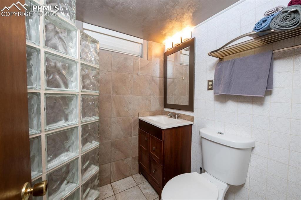 Image 25 of 34: Basement Bathroom