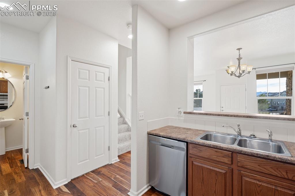 Image 11 of 34: Kitchen