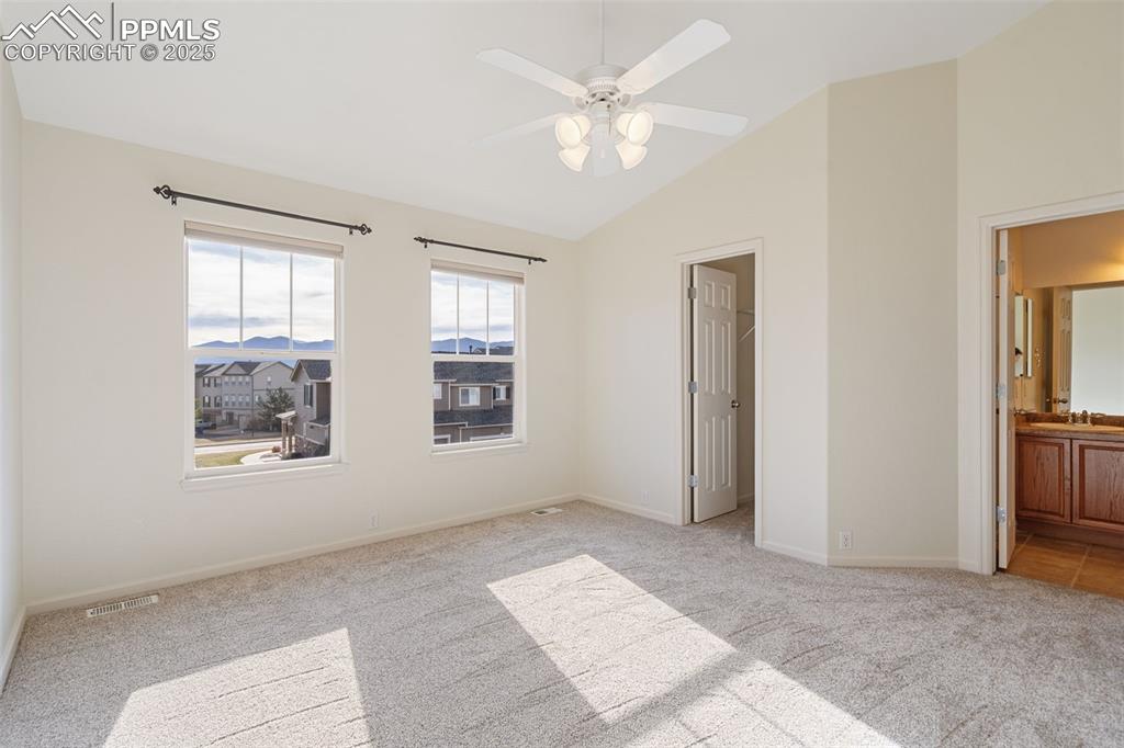 Image 32 of 34: Bedroom