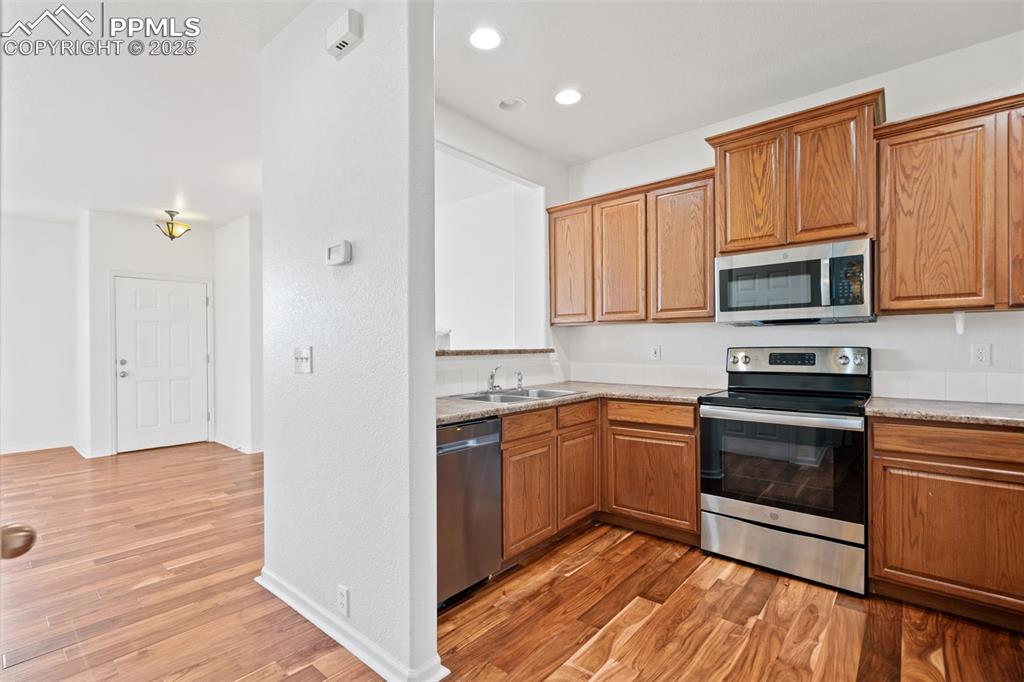 Image 8 of 34: Kitchen