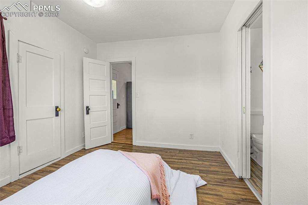 Image 14 of 31: Bedroom