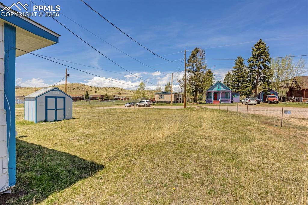 Image 26 of 31: Yard