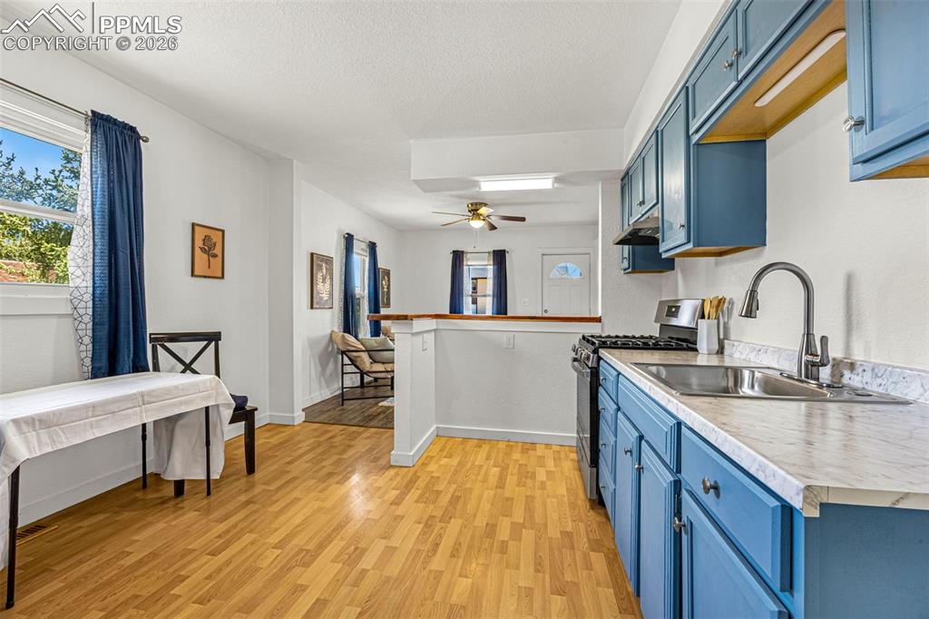 Image 8 of 31: Kitchen