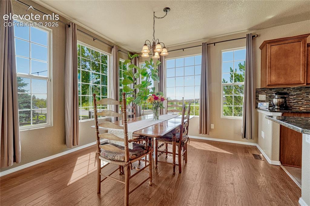 Image 16 of 50: Bright and welcoming dining area