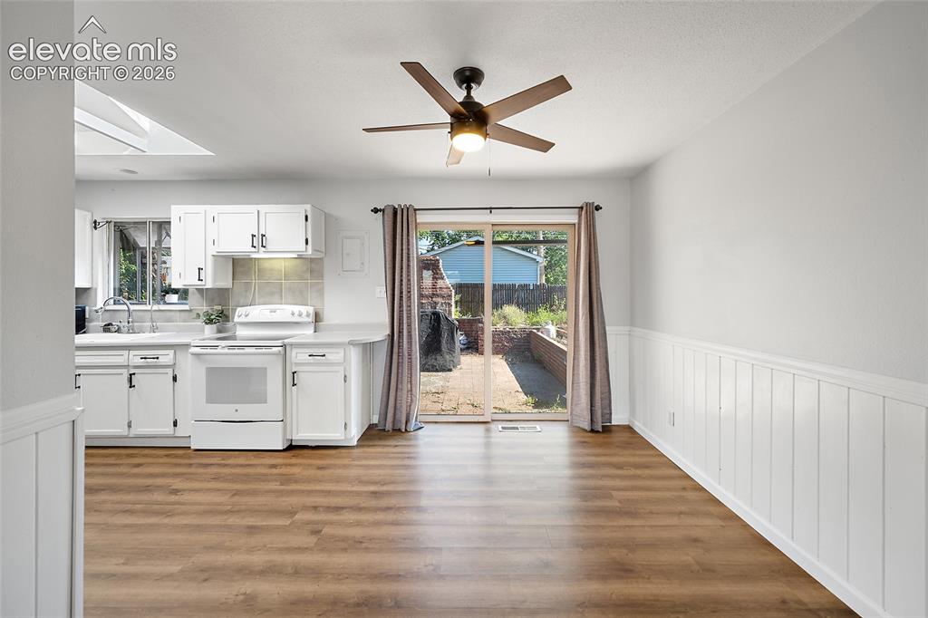 Image 9 of 27: Dining Room