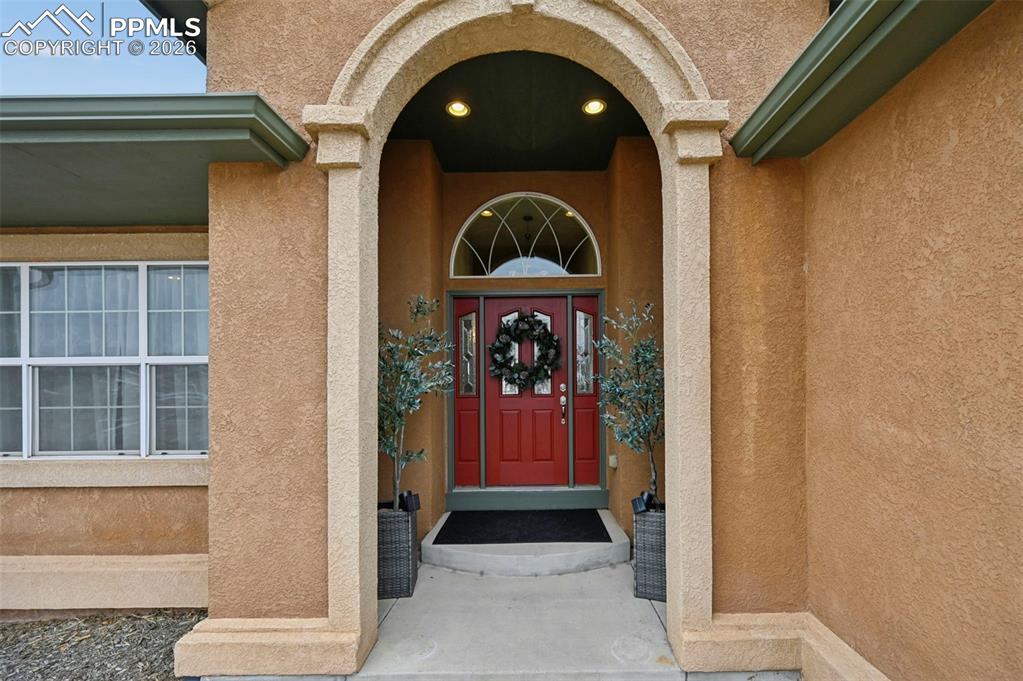 Image 10 of 50: Entry