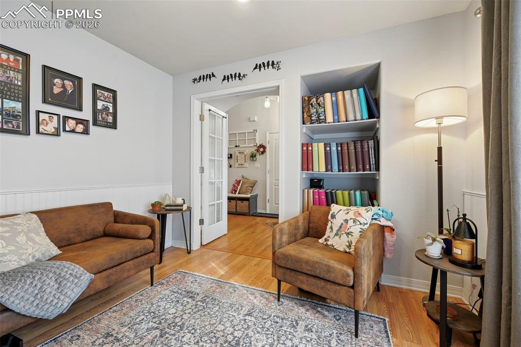 Image 11 of 50: Sitting Room