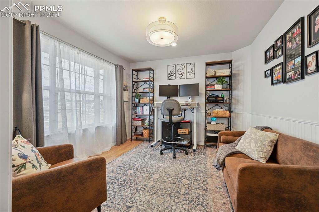 Image 12 of 50: Office