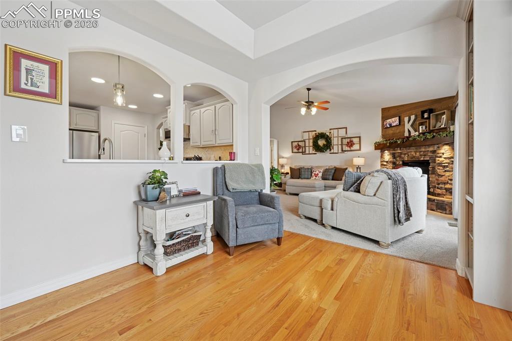 Image 18 of 50: Living Room