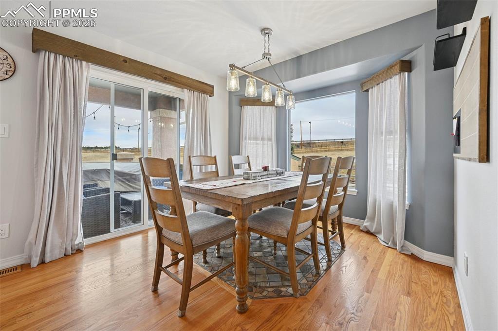 Image 24 of 50: Dining Area