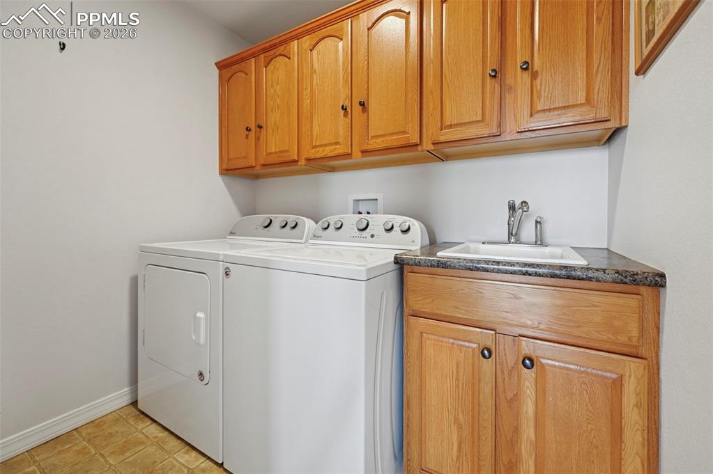 Image 25 of 50: Laundry