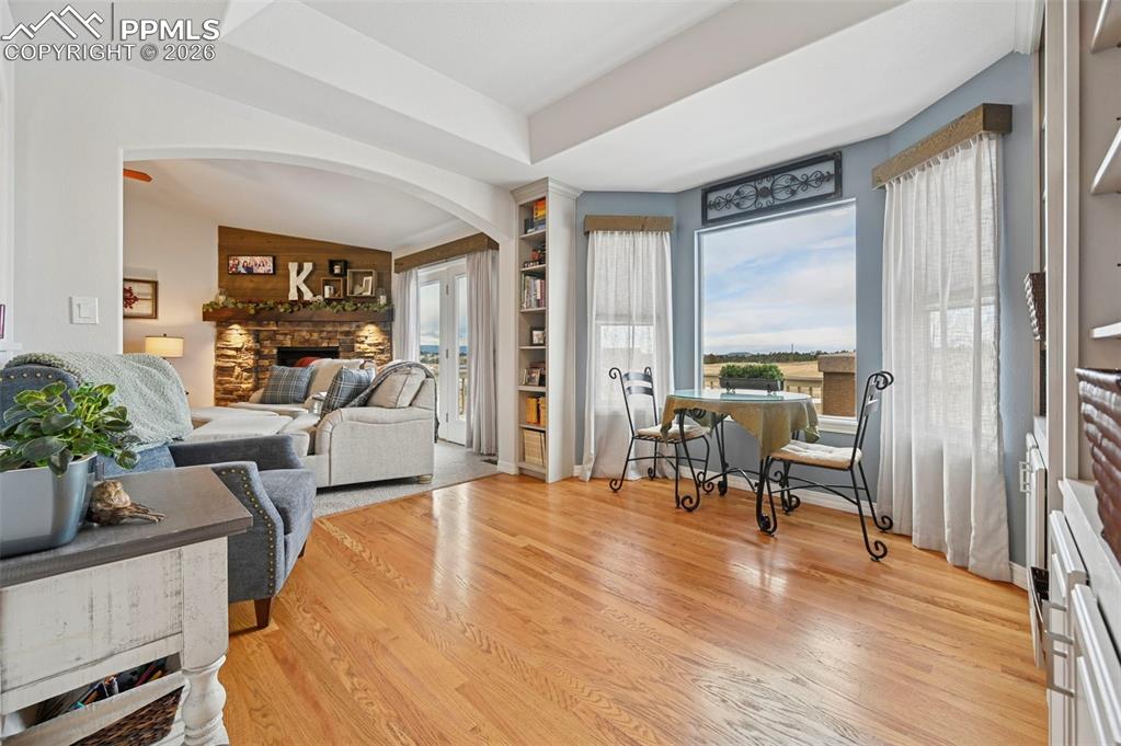 Image 27 of 50: Living Room