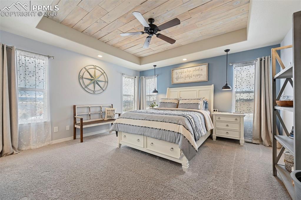 Image 28 of 50: Bedroom