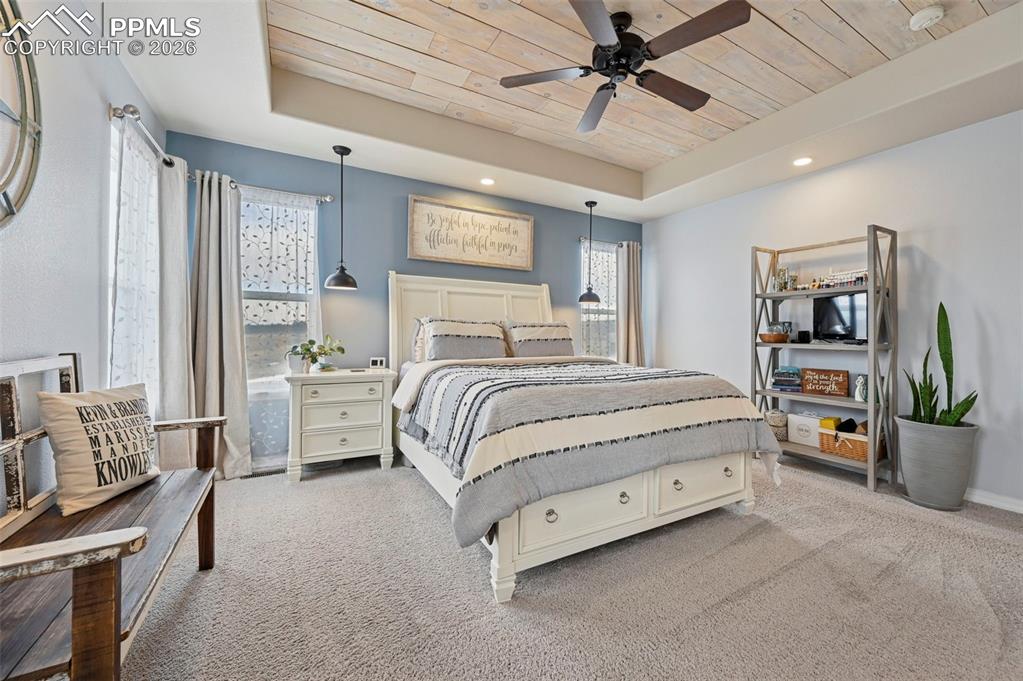 Image 30 of 50: Bedroom