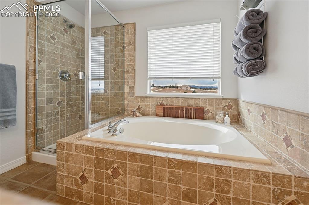 Image 31 of 50: Bathroom