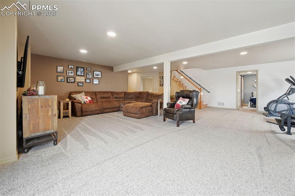 Image 38 of 50: Living Room