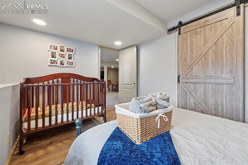 Image 40 of 50: Bedroom