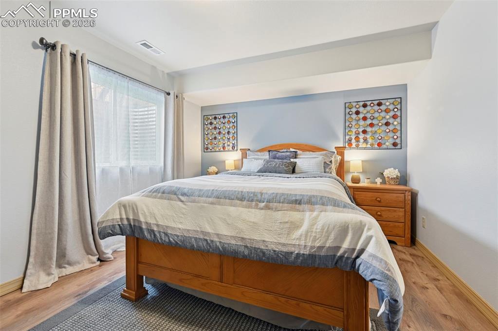 Image 41 of 50: Bedroom