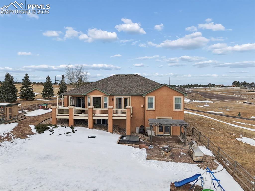 Image 8 of 50: Back of Structure