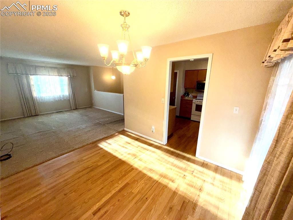 Image 13 of 41: Dining Area