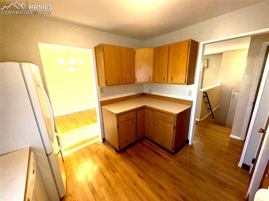 Image 15 of 41: Kitchen