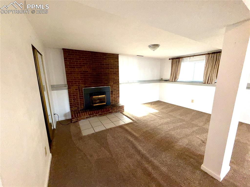 Image 27 of 41: Living Room