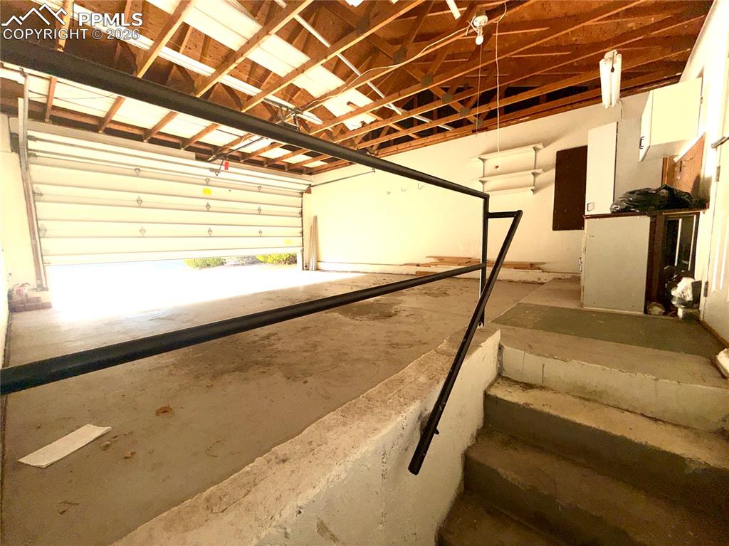 Image 41 of 41: Garage