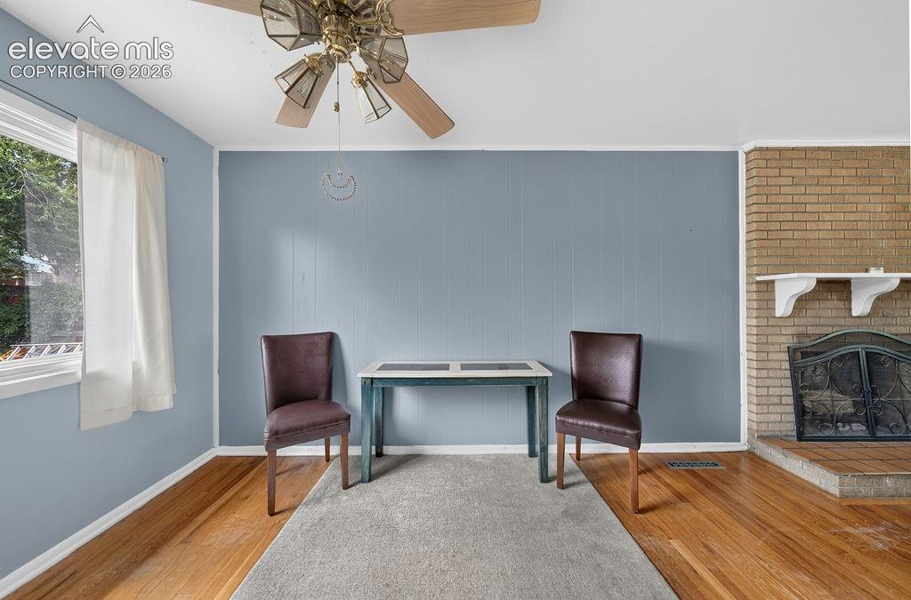 Image 14 of 49: Sitting Room