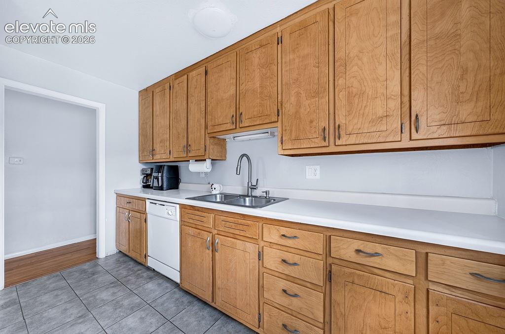 Image 20 of 49: Kitchen