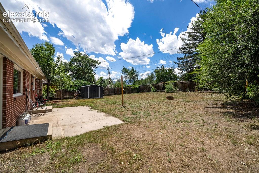Image 46 of 49: Yard