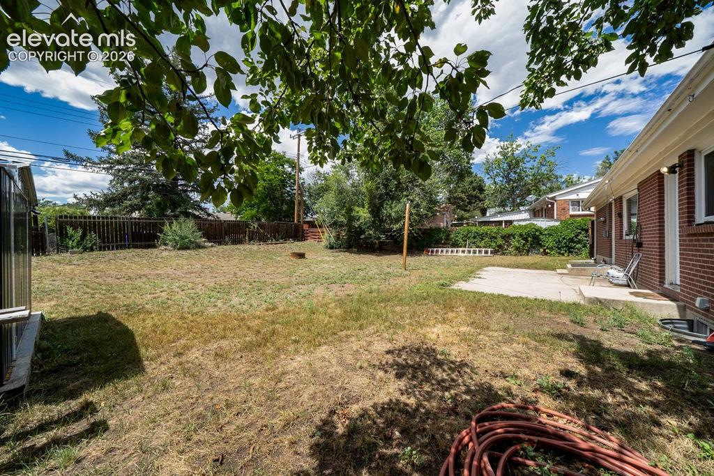Image 48 of 49: Yard