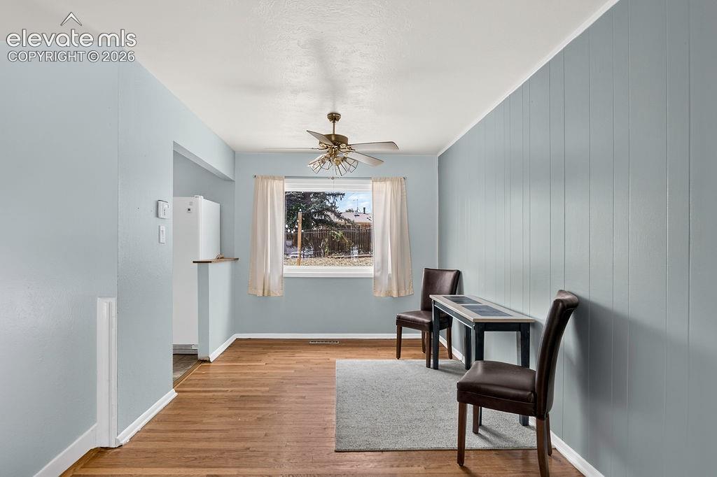 Image 7 of 49: Sitting Room