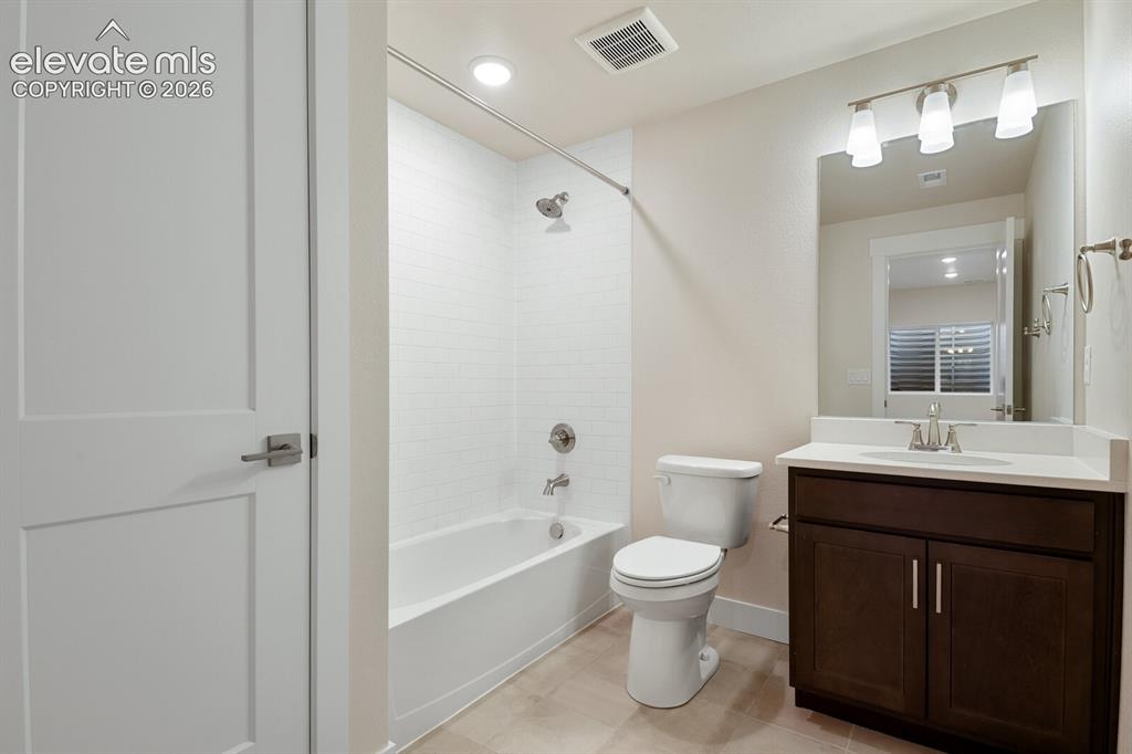 Image 18 of 43: Bathroom