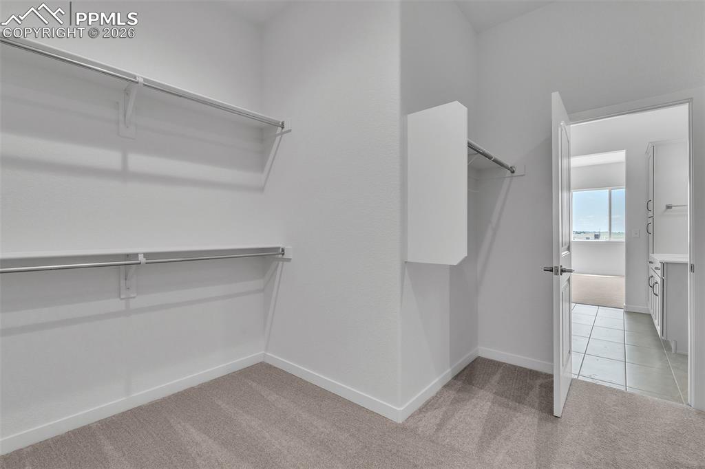 Image 15 of 23: Closet