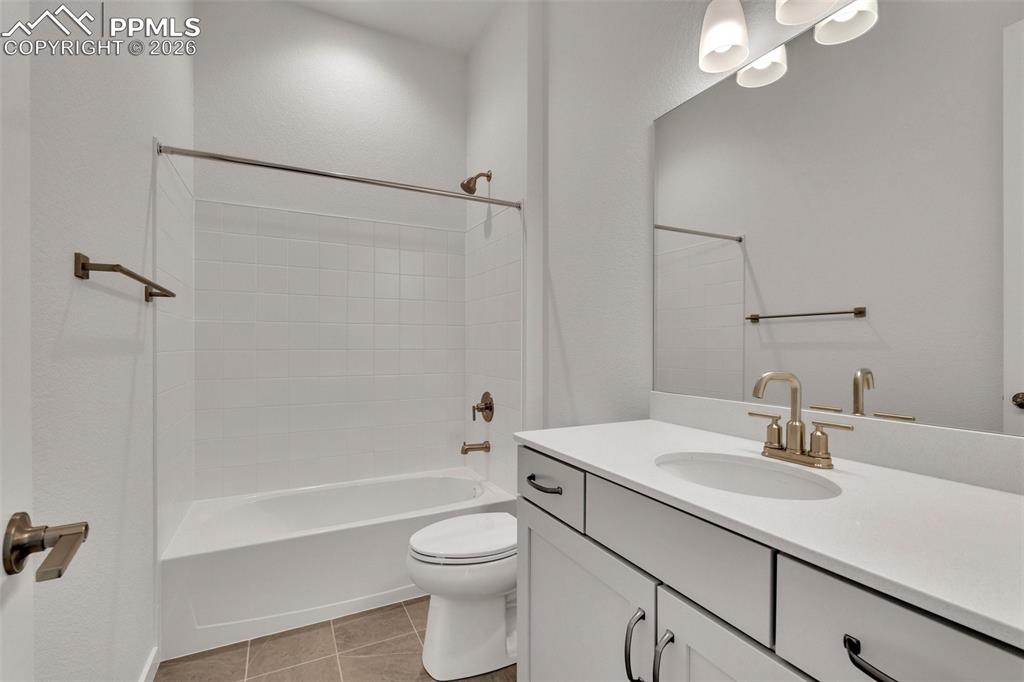 Image 17 of 23: Bathroom