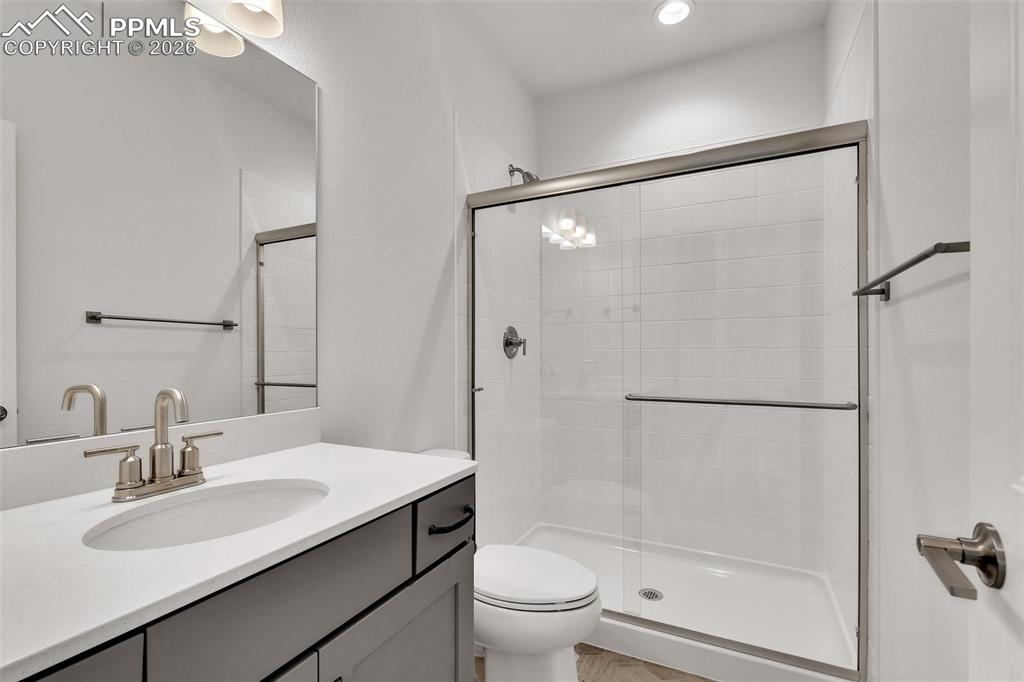Image 20 of 23: Bathroom