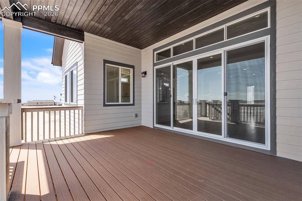 Image 21 of 23: Deck
