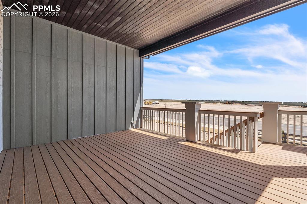 Image 22 of 23: Deck