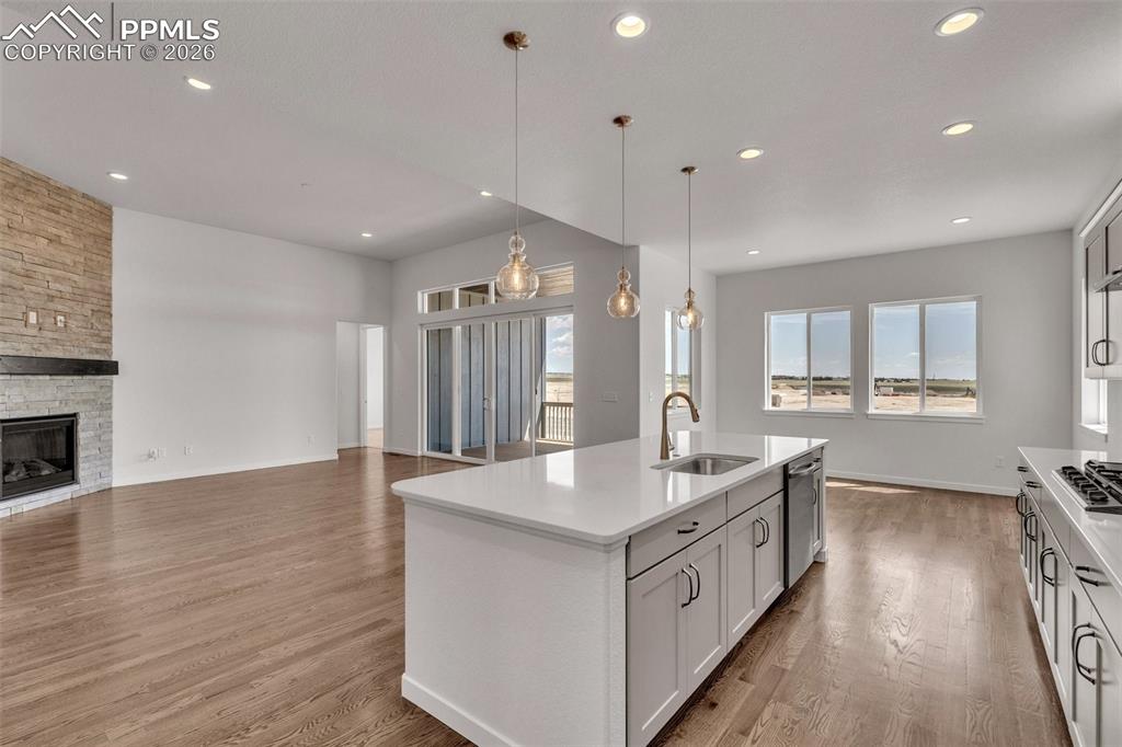 Image 8 of 13: Kitchen