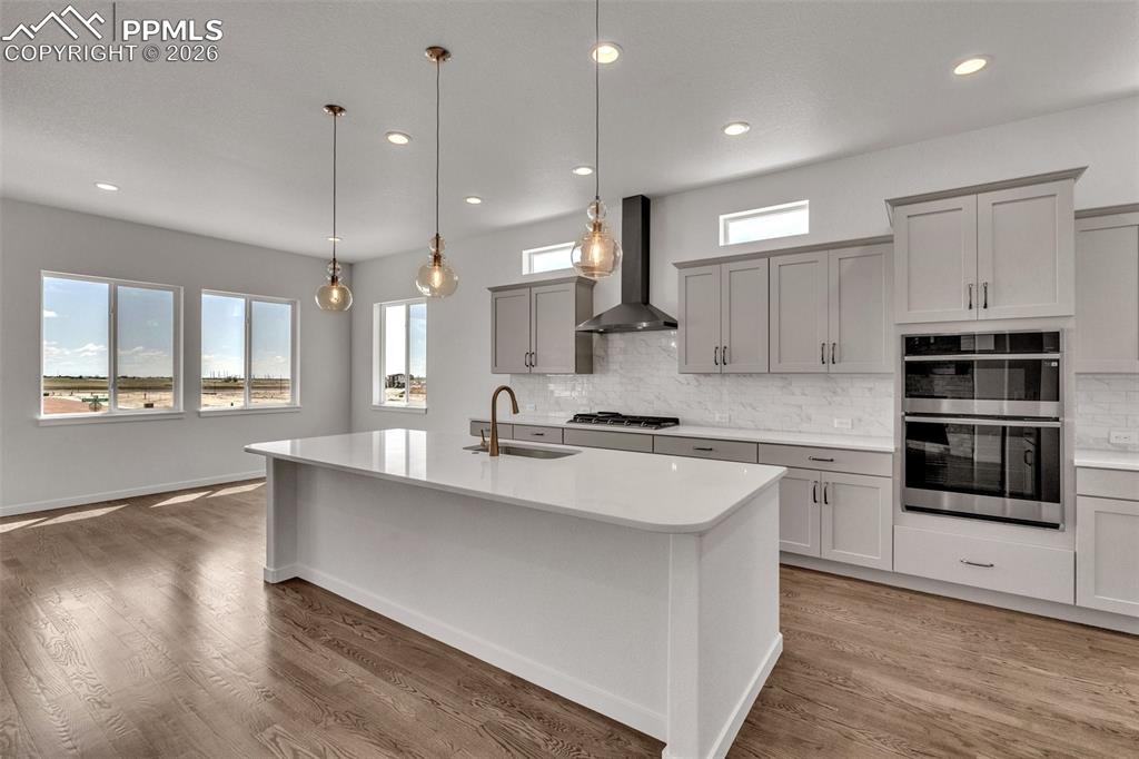 Image 9 of 13: Kitchen