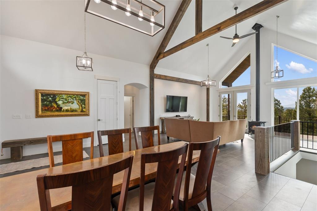 Image 12 of 50: Dining Area