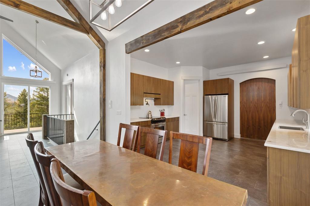 Image 13 of 50: Dining Area