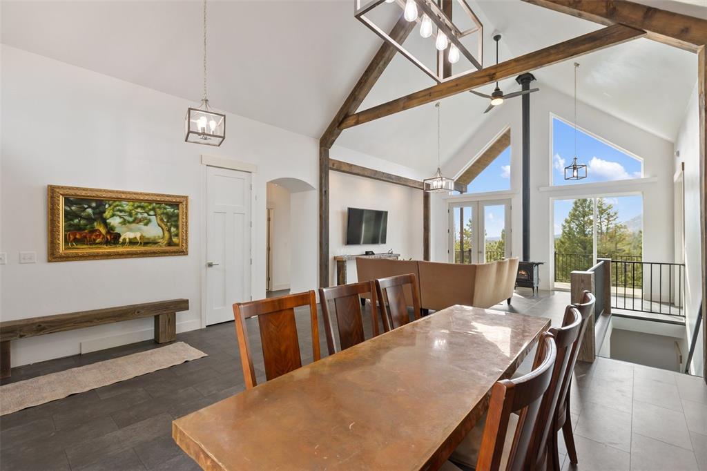 Image 17 of 50: Dining Area