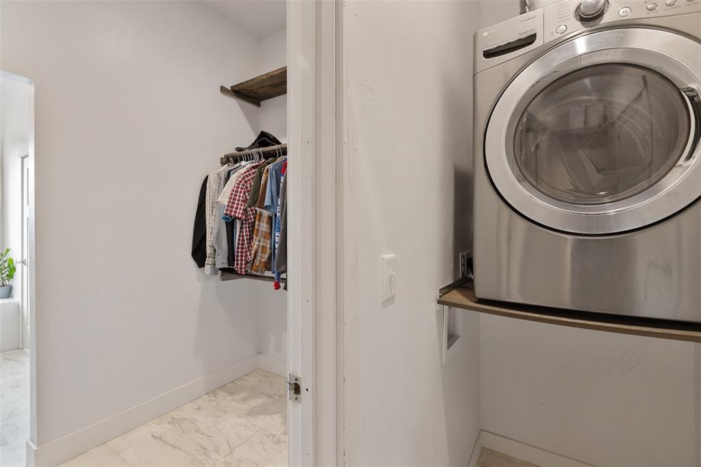 Image 26 of 50: Laundry