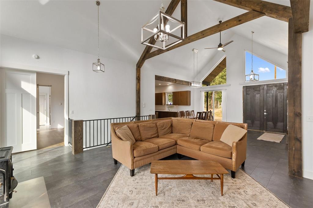 Image 8 of 50: Living Room