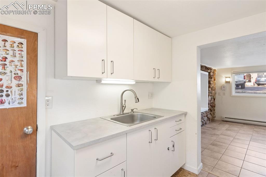 Image 11 of 27: Kitchen