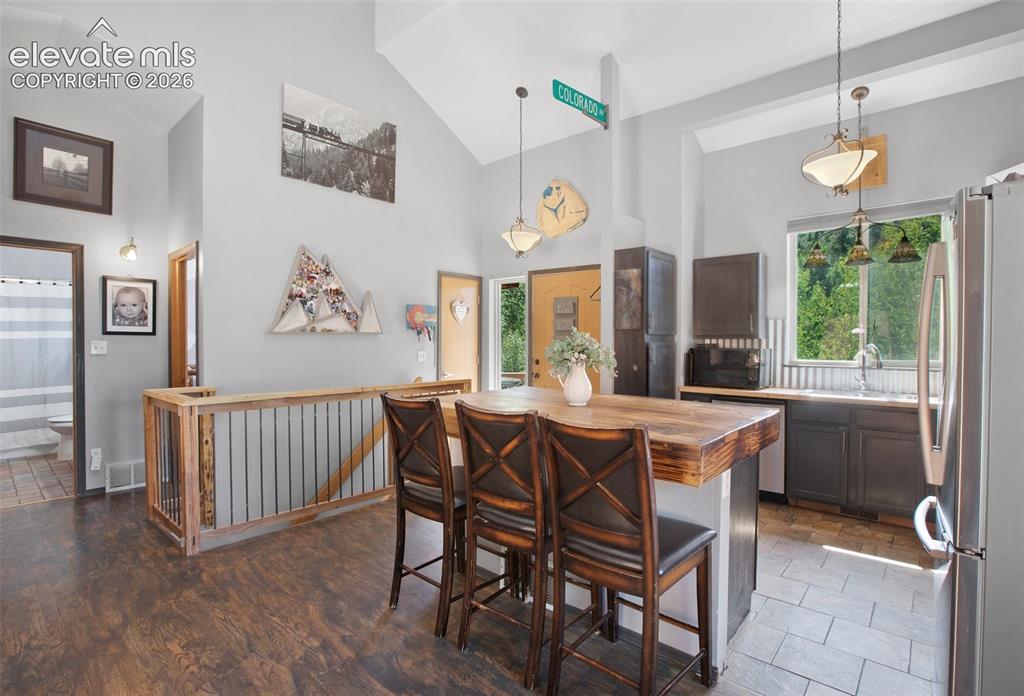 Image 11 of 36: Kitchen