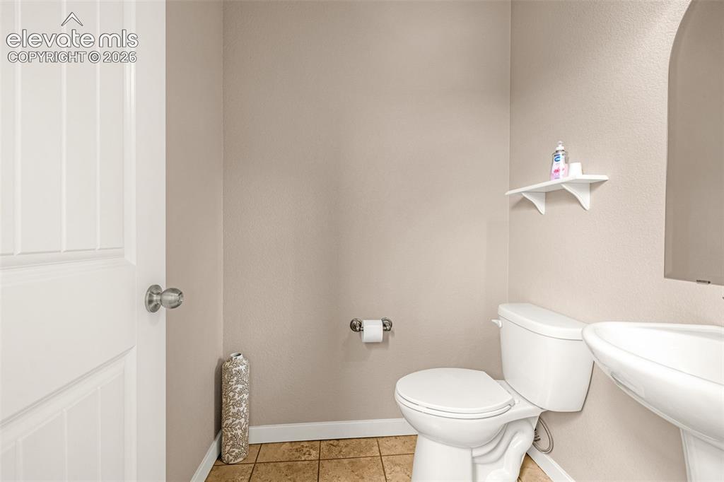 Image 15 of 44: Entry 1/2 bath