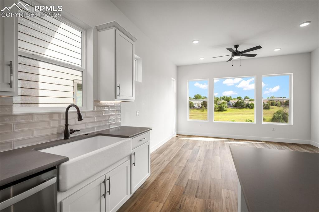 Image 13 of 39: Kitchen