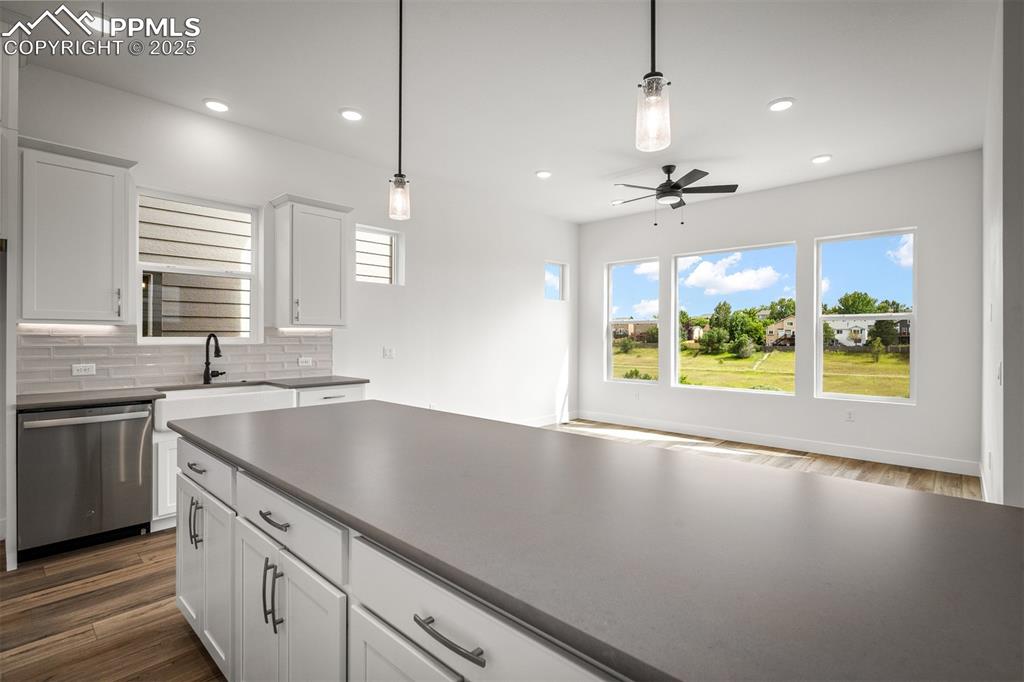 Image 15 of 39: Kitchen